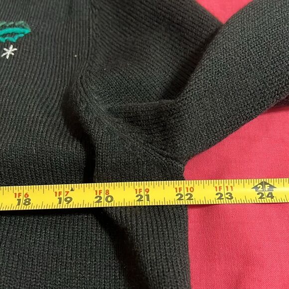 CHRISTMAS sweater with embroidered poinsettias.  Plus size XXL (20) - Picture 9 of 10